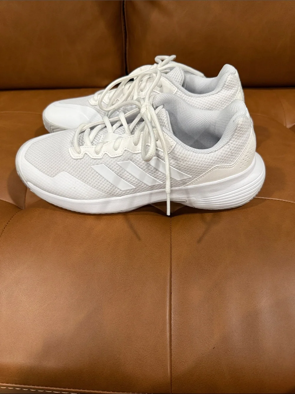 Women’s White Picleball Sneakers with Lightweight Mesh